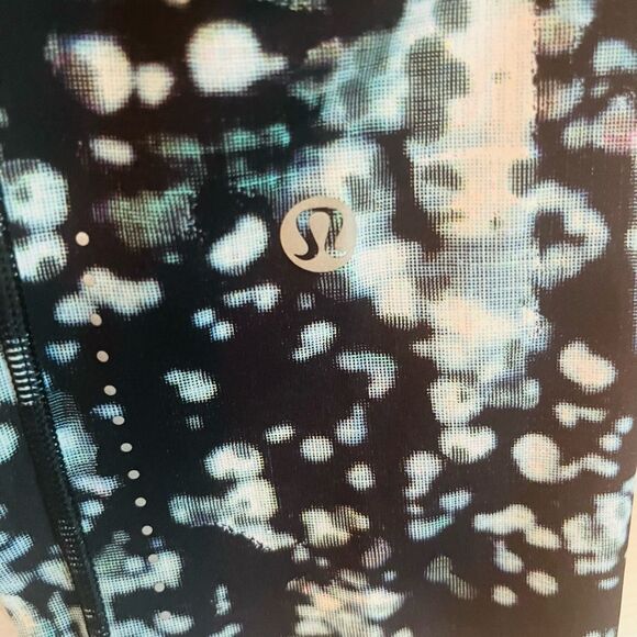 lululemon athletica Black and Green Patterned Leggings - Picture 3 of 7